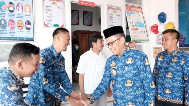 Pj Sekretaris Daerah Kabupaten Gowa Abd. Karim Dania saat menerima Tim Re-Akreditasi Puskemas Somba Opu, kemarin. (Dok. Humas Gowa)