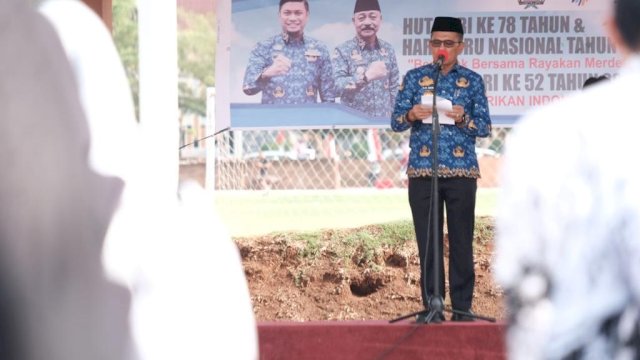 Pj Sekretaris Daerah Kabupaten Gowa Karim Dania saat memimpin Upacara Peringatan HUT Korpri Ke-52 Tahun, di Lapangan RTH Syekh Yusuf, kemarin. (Dok. Humas Gowa)