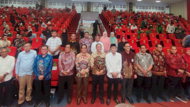Badan Pengelola Keuangan Haji (BPKH) bekerjasama dengan Universitas Hasanuddin dan Ikatan Cendekiawan Muslim Indonesia (ICMI) menggelar seminar nasional di Baruga Baharuddin Lopa, Fakultas Hukum, Universitas Hasanuddin Makassar, Jumat (3/11/2023). (Foto: Istimewa)