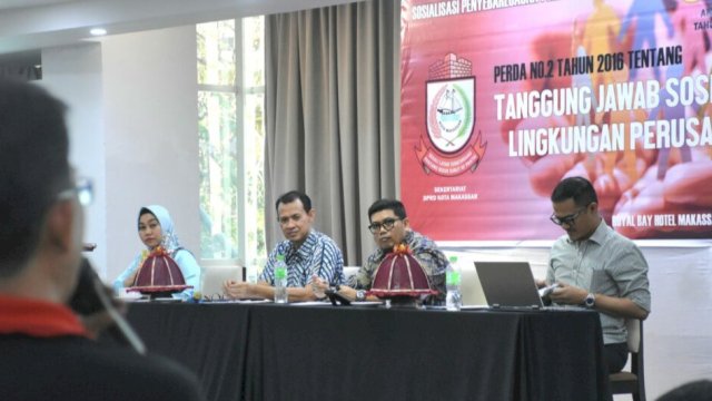Anggota DPRD Makassar, Andi Pahlevi saat menggelar sosialisasi Perda nomor 2 tahun 2016 tentang Tanggung Jawab Sosial dan Lingkungan Perusahaan (TSLP) di Hotel Royal Bay Makassar, Minggu (9/7/2023). (Foto: Istimewa)