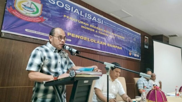 Anggota DPRD Makassar, Irwan Djafar menggelar sosialisasi Perda nomor 4 tahun 2011 tantang Pengelolaan Sampah di Hotel Grand Maleo Makassar, Rabu (19/7/2023). (Foto: Istimewa)