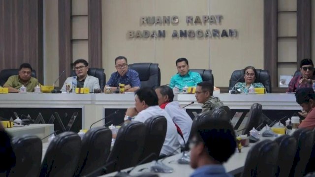 Komisi C DPRD Makassar menggelar rapat dengar pendapat (RDP) membahas terkait rencana pembangunan PSEL di Kota Makassar, Rabu (26/7/2023). (Foto: Istimewa)