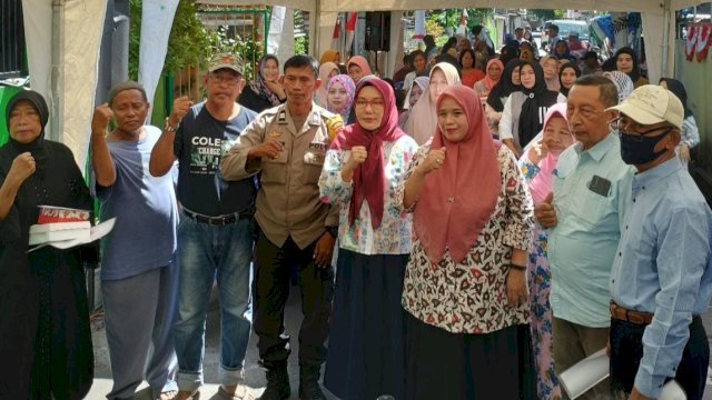 Anggota DPRD Makassar, Hj Rezki saat melakukan reses di Jl Sungai Pareman, Kelurahan Lajangiru, Kecamatan Ujung Pandang, Makassar, Kamis (3/8/2023). (Foto: Istimewa)