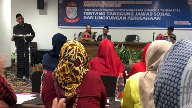 Ketua DPRD Makassar, Rudianto Lallo menggelar sosialisasi Perda nomor 2 tahun 2016 tentang tanggungjawab sosial dan lingkungan perusahaan di Hotel Grand Maleo, Makassar, Jumat (18/8/2023). (Foto: Istimewa)