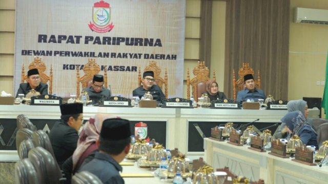Rapat paripurna DPRD Makassar dengan agenda pandangan fraksi terkait Ranperda Penyelenggaraan Kota Layak Anak, Senin (4/9/2023). (Foto: Istimewa)