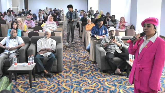 Anggota DPRD Makassar, Nunung Dasniar saat melakukan sosialisasi Perda nomor 4 tahun 2013 tentang Kawasan Tanpa Rokok (KTR) di Hotel Grand Maleo Makassar, Rabu (13/9/2023). (Foto: Istimewa)
