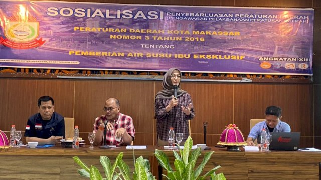 Anggota DPRD Makassar, Irwan Djafar melakukan sosialisasi Perda nomor 3 tahun 2016 tentang Pemberian Air Susu Eksklusif di Hotel Grand Maleo Makassar, Kamis (28/9/2023). (Foto: Istimewa)
