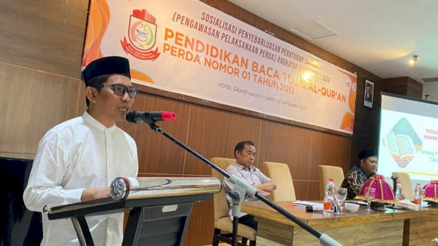 Anggota DPRD Makassar, Muchlis A Misbah saat melakukan sosialisasi Perda nomor 1 tahun 2012 tentang Pendidikan Baca Tulis Al-Qur&rsquo;an (BTQ) di Hotel Grand Maleo Makassar, Sabtu (30/9/2023). (Foto: Istimewa)