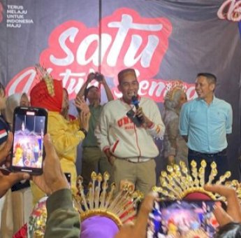 Hadiri Pesta Rakyat Warga Bitoa, Rudianto Lallo Sampaikan Pesan Tetap Jaga Kebersamaan