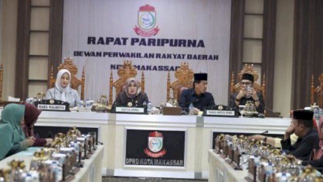 Suasana rapat paripurna DPRD Makassar dengan agenda jawaban walikota terhadap ranperda tentang Pajak Daerah dan Retribusi Daerah dan terkait perubahan anggaran dan pendapatan dan belanja daerah, Selasa (26/9/2023). (Foto: Istimewa)