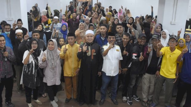 Anggota DPRD Makassar, Abdul Wahab Tahir saat menyosialisasikan Perda nomor 6 tahun 2019 tentang Kepemudaan di Hotel Royal Bay Makassar, Senin (9/10/2023). (Foto: Istimewa)