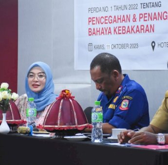 Legislator Gerindra Makassar Budi Hastuti Edukasi Warga Terkait Pencegahan Kebakaran