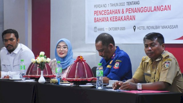 Anggota DPRD Makassar, Budi Hastuti menggelar sosialisasi Perda Nomor 1 Tahun 2022 tentang Pencegahan dan Penanggulangan Pemadaman Kebakaran di Hotel Royal Bay, Jalan Sultan Hasanuddin, Rabu (11/10/2023). (Foto: Istimewa)
