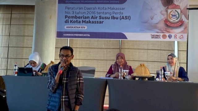 Anggota DPRD Makassar, Sahruddin Said saat menyosialisasikan Perda nomor 3 tahun 2016 tentang Pemberian Air Susu Ibu (ASI) Ekslusif di Hotel Karebosi Premier Makassar, Rabu (11/10/2023). (Foto: Istimewa)