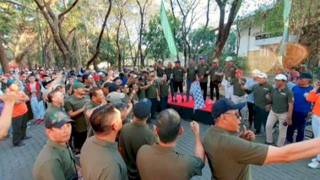Suasana peringatan Milad ke-8 Komunitas Persatuan Pejalan Kaki Bukit Baruga atau Perjaka di Jalan Raya Baruga, Minggu (1/10/2023). (Foto: Istimewa)