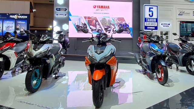 Yamaha resmi meluncurkan Aerox 155 dengan varian warna dan grafis baru pada hari pembukaan Indonesia Motorcycle Show Plus (IMOS+) 2023, di ICE BSD City, Tangerang, Rabu (25/10/2023). (Foto: Istimewa)