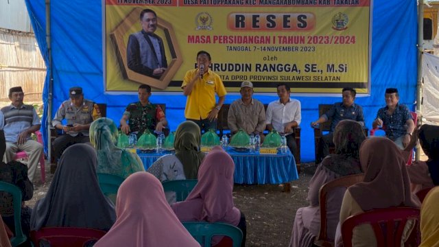 Anggota DPRD Sulsel, Fahruddin Rangga saat melaksanakan reses di Desa Pattopakang, Kecamatan Mangarabombang, Kabupaten Takalar, Sabtu (11/11/2023). (Foto: Istimewa)