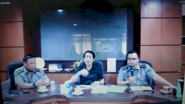 Tim Penyuluh Hukum Kanwil Kemenkumham Sulsel saat menghadiri pertemuan persiapan PJA 2024 melalui virtual, kemarin. (Dok. Humas Kanwil Kemenkumham Sulsel)