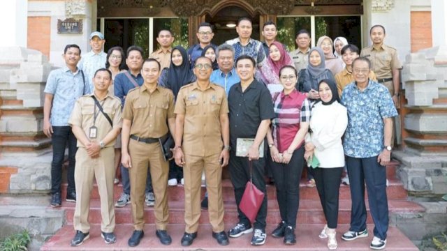 Bapemperda DPRD Provinsi Sulawesi Selatan melakukan kunjungan kerja ke Kantor Gubernur Provinsi Bali, Senin (20/11/2023). (Foto: Istimewa)