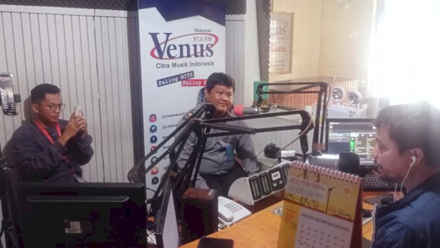 Kanwil Kemenkumham Sulsel saat melakukan sosialisasi Tahun Tematik IG melalui platform media elektronik di Makassar, kemarin. (Dok. Humas Kanwil Kemenkumham Sulsel)