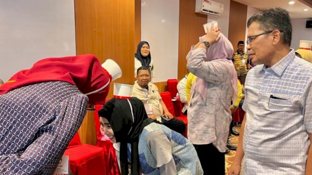 Penjabat Sekretaris Daerah Kabupaten Gowa Abd. Karim Dania saat menghadiri Peningkatan Kapasitas Public Speaking Pejabat Lingkup Pemerintah Kabupaten Gowa, di Hotel Almadera Makassar, kemarin. (Dok. Humas Gowa)