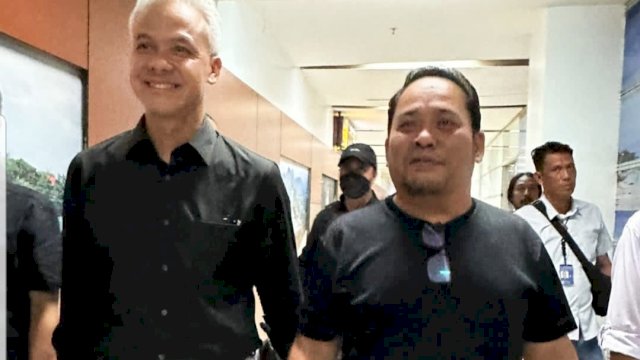 Caleg DPRD Sulsel dari PDIP, Muhammad Iqbal Arifin (kanan) bersama Ganjar Pranowo belum lama ini. (Foto: Istimewa)