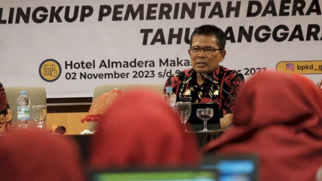 Penjabat (Pj) Sekretaris Daerah Kabupaten Gowa Abdul Karim Dania saat menghadiri Bimbingan Teknis Penatausahaan Keuangan Daerah Berbasis SIPD Lingkup Pemerintah Kabupaten Gowa Tahun Anggaran 2023, di Hotel Almadera Makassar, kemarin. (Dok. Humas Gowa)