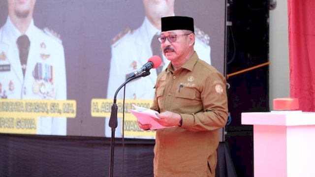 Wabup Gowa Abd. Rauf Malaganni saat menghadiri langsung peresmian Gedung Polsubsektor Bontonompo Selatan (Bonsel), di Desa Tanrara, Kecamatan Bontonompo Selatan, kemarin. (Dok. Humas Gowa)