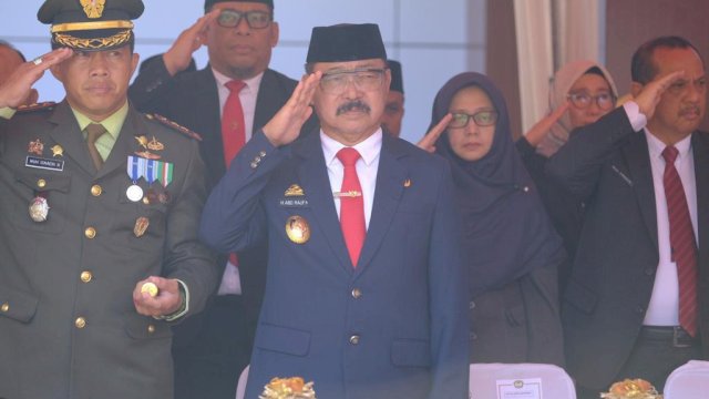Wakil Bupati Gowa Abd Rauf Malaganni, di sela-sela pelaksanaan, Peringatan Hari Pahlawan Tingkat Kabupaten Gowa, di Lapangan Upacara Kantor Bupati Gowa, Jum'at, (10/11/2023). (Dok, Humas Gowa)
