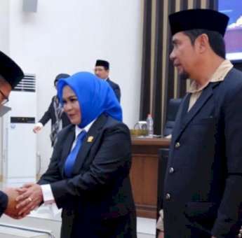 Karim Dania Saksikan Sutihati Dahlan Dilantik Sebagai Anggota DPRD Gowa
