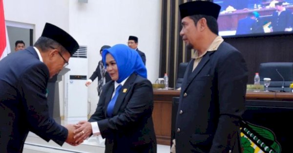 Karim Dania Saksikan Sutihati Dahlan Dilantik Sebagai Anggota DPRD Gowa