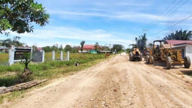 Jalan Kabupaten di Kutai Timur. (Istimewa)