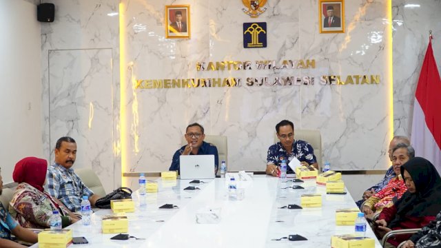 Sejumlah ASN Kanwil Kemenkumham Sulsel yang akan memasuki masa purnabhakti diberikan pelatihan kemandirian usaha, di Ruang Rapat Kanwil Kemenkumham Sulsel, kemarin. (Dok. Humas Kanwil Kemenkumham Sulsel)