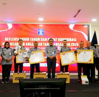 Liberti Sitinjak Beri Penghargaan Tiga UPT Berkinerja Terbaik Sepanjang 2023