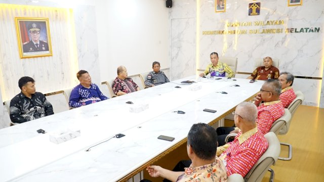 Sejumlah pegawai Kanwil Kemenkumham Sulsel yang akan memasuki masa purnabhakti saat mengikuti Pelatihan Keahlian Kemandirian Usaha di Aula Kanwil Kemenkumham Sulsel, kemarin. (Dok. Humas Kanwil Kemenkumham Sulsel)