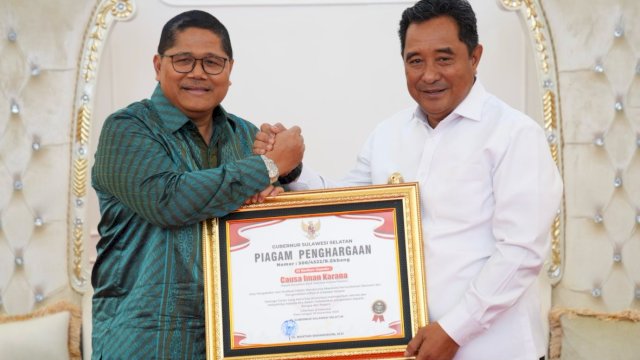 Pj Gubernur Sulawesi Selatan Bahtiar Baharuddin saat menerima kunjungan Kepala Perwakilan BI Sulsel Causa Iman Karana, di Rujab Gubernur Sulsel, kemarin. (Dok. Humas Pemprov Sulsel)