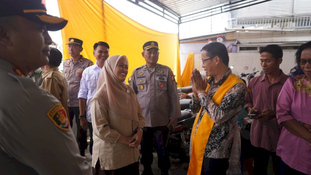 Bupati Luwu Utara Indah Putri Indriani bersama forkopimda Luwu Utara meninjau perayaan natal di salah satu gereja di Luwu Utara.