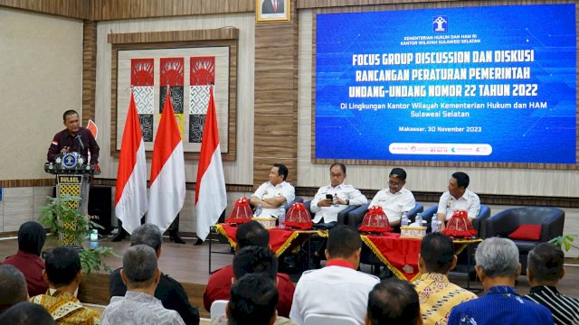 Kanwil Kemenkumham Sulsel saat melaksanakan FGD dan Diskusi Terkait RPP tentang Penyelenggaraan Fungsi Pemasyarakatan sebagai turunan Undang-Undang Nomor 22 Tahun 2022, di Aula Kanwil Kemenkumham Sulsel, kemarin. (Dok. Humas Kanwil Kemenkumham Sulsel)