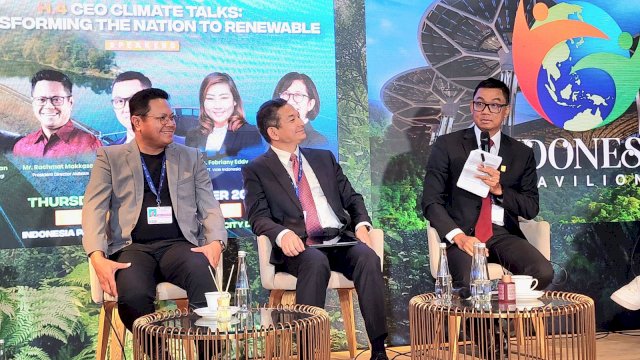 Direktur Utama PLN Darmawan Prasodjo saat menjadi pembicara di sesi CEO Climate Talks di Indonesia Pavilion yang merupakan rangkaian UNFCCC COP28, di Dubai Umirat Arab, kemarin. (Dok. Humas PLN UIP Sulawesi)
