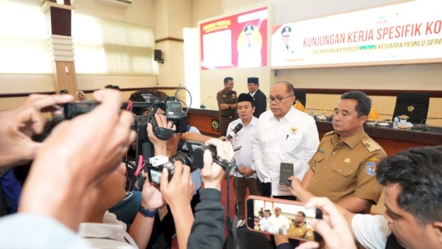 Rombongan Komisi II DPR RI saat melakukan kunjungan kerja di Kantor Gubernur Sulsel, Rabu (29/11/2023). (Istimewa)