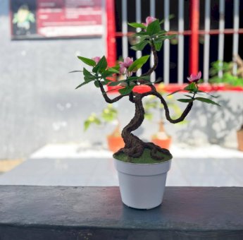 Warga Binaan Lapas Takalar Kreasikan Limbah Jadi Bunga Hias