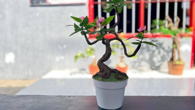 Salah satu hasil karya bunga hias yang dihasilkan warga binaan Lapas Takalar. (Dok. Humas Kanwil Kemenkumham Sulsel)