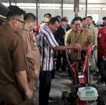 Pemkab Kukar Salurkan Alsintan dan Pupuk ke 43 Gapoktan di Samboja