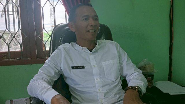 Kepala Desa Margahayu, Rusdi. (Foto: Budi Kurniawan / Republiknews.co.id)