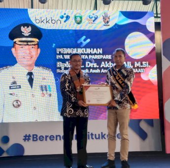 Dikukuhkan jadi Bapak Asuh Anak Stunting, Pj Wali Kota Akbar Ali Berkomitmen Turunkan Stunting di Parepare