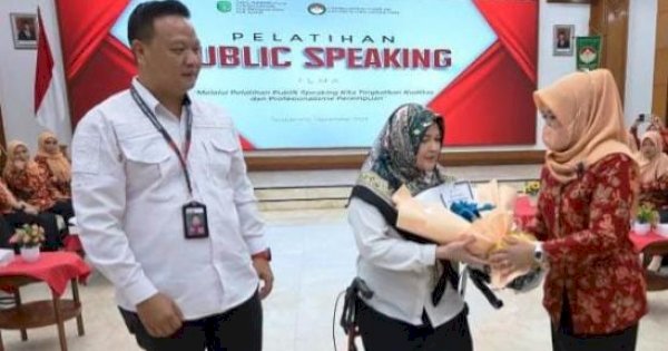 100 Anggota DWP Kutai Kartanegara Terlibat Pelatihan Public Speaking