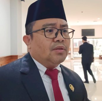 Novel Tyty Paembonan Minta Hak Guru dan Sarpras di Kutim Ditingkatkan