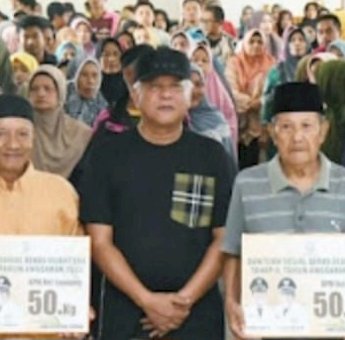 Kurangi Beban Keluarga Miskin di Soppeng, Dinsos Salurkan Bantuan Rastra