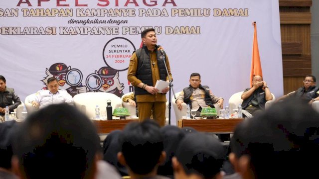 Bupati Gowa Adnan Purichta Ichsan saat menghadiri Apel Siaga Pengawasan Tahapan Kampanye Pemilu Tahun 2024, di Hotel Four Points by Sheraton Makassar, kemarin. (Dok. Humas Gowa)