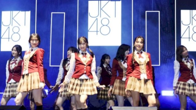 Performa JKT 48 saat menghibur masyarakat Kutai Kartanegara. (Istimewa)